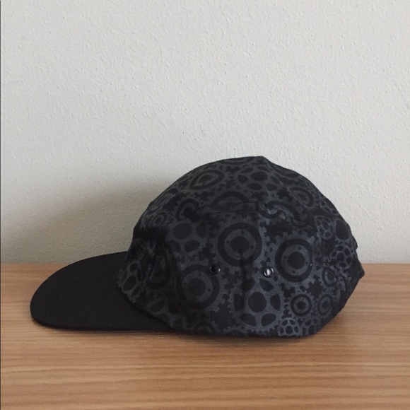 Well Established Clock Hat - Picture 4 of 5